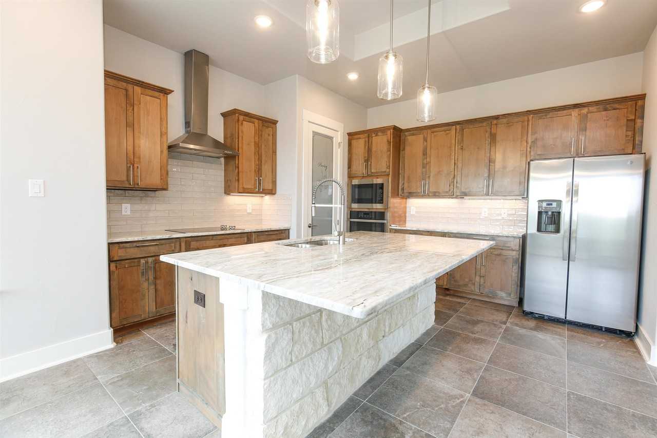 1314 Clayton Nolen Dr - Photo 7 of 26