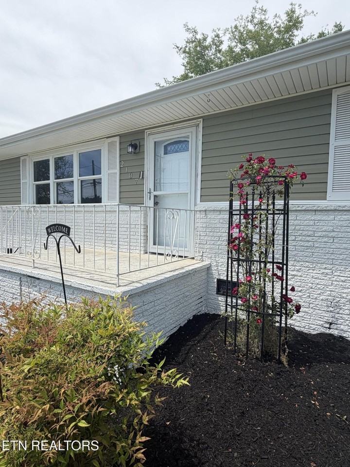 2107 Tipton Station Rd - Photo 2 of 43