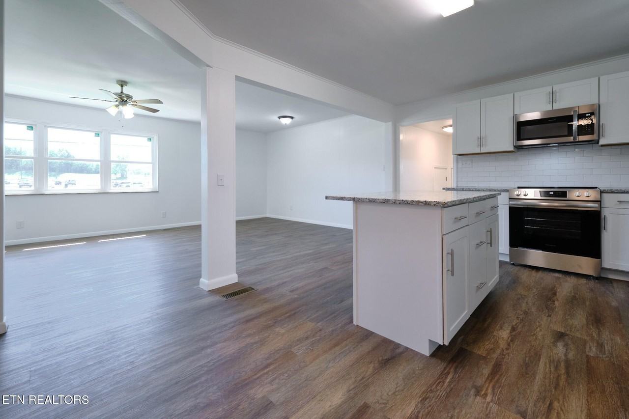 2107 Tipton Station Rd - Photo 5 of 43