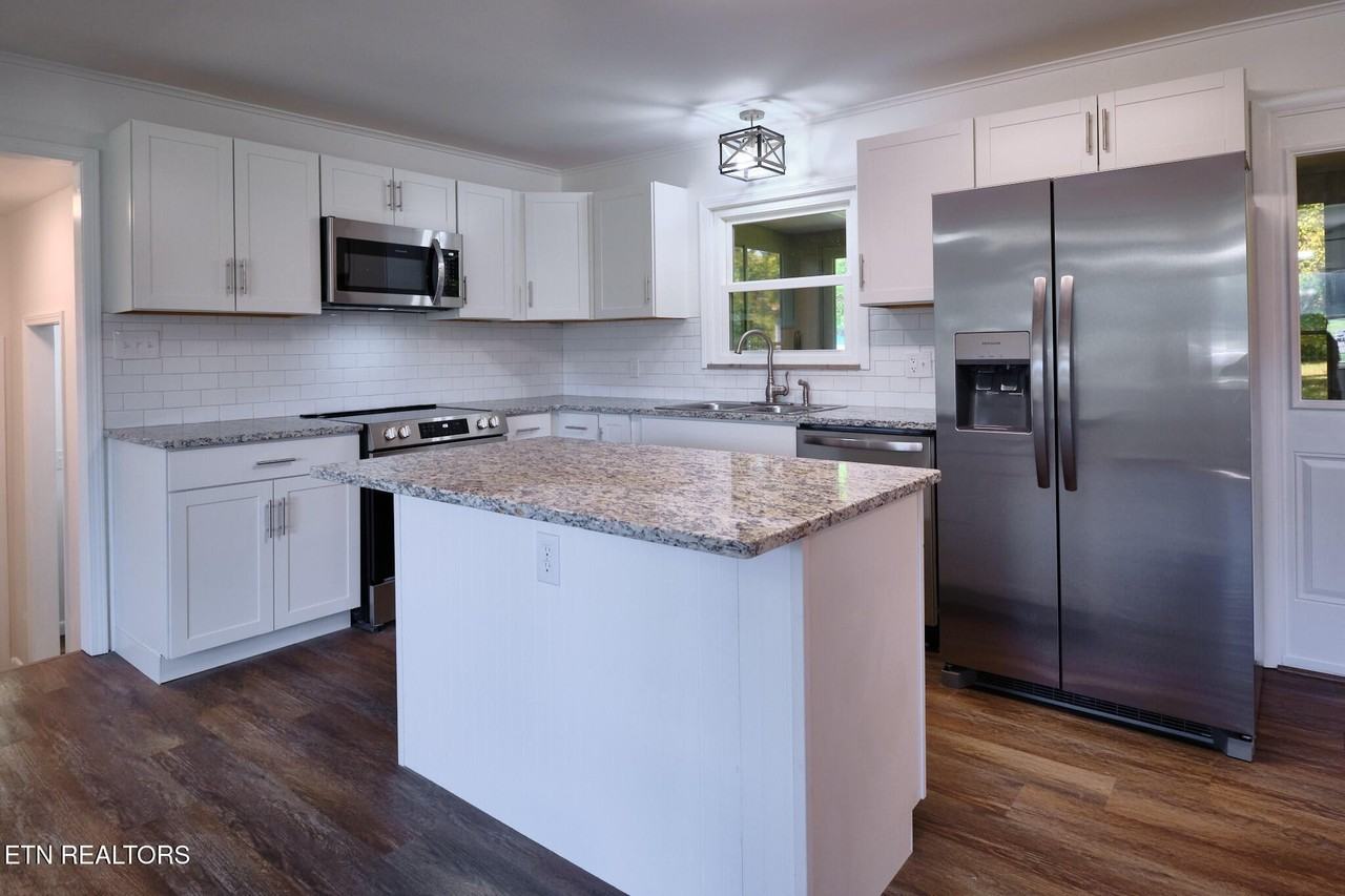 2107 Tipton Station Rd - Photo 6 of 43