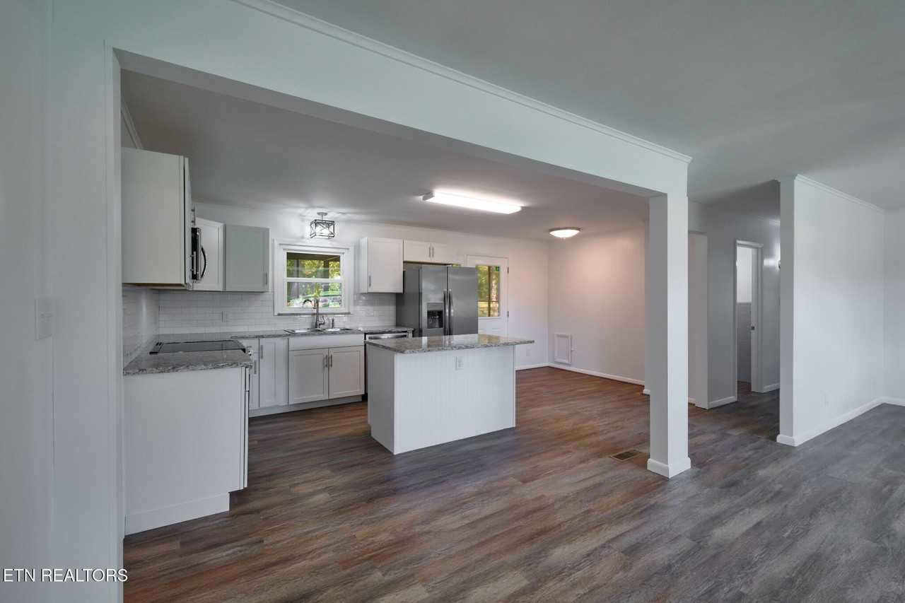 2107 Tipton Station Rd - Photo 7 of 43