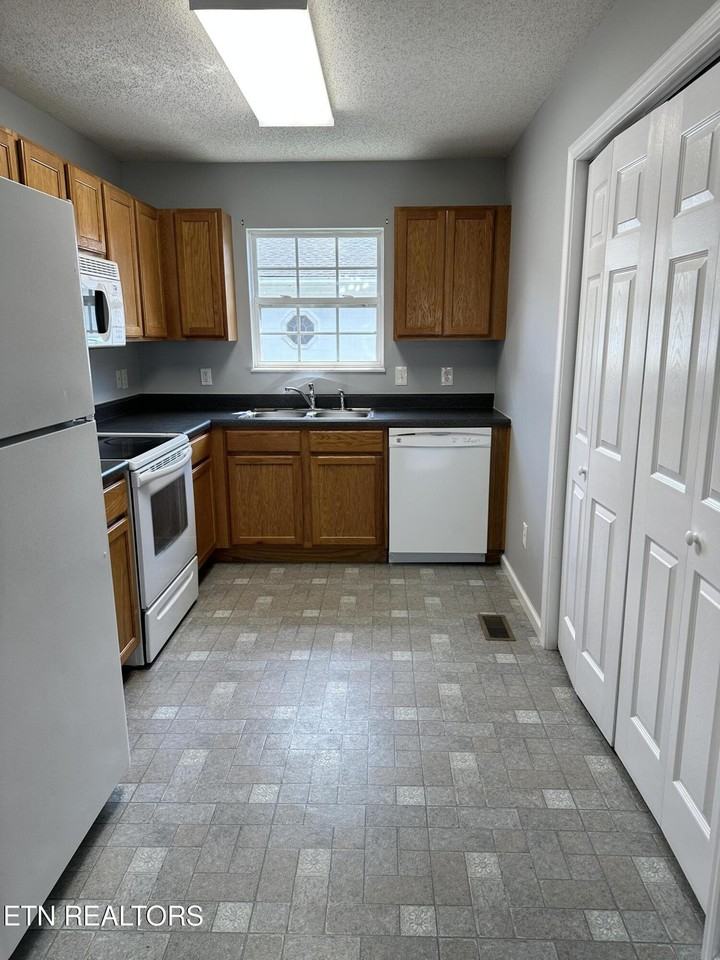 2914 Patrick Ave #B - Photo 5 of 14