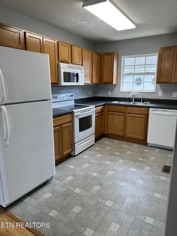 2914 Patrick Ave #B - Photo 6 of 14