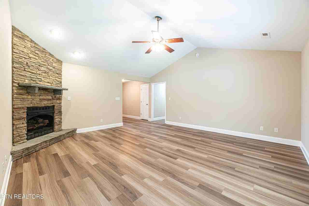637 Marston Ln - Photo 5 of 32