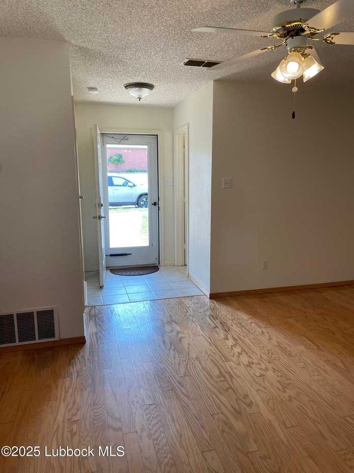 1109 Liberty Ave - Photo 2 of 17