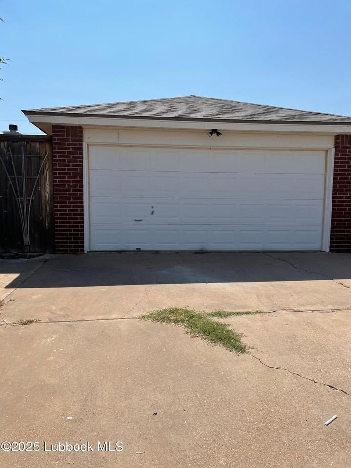 1109 Liberty Ave - Photo 3 of 17