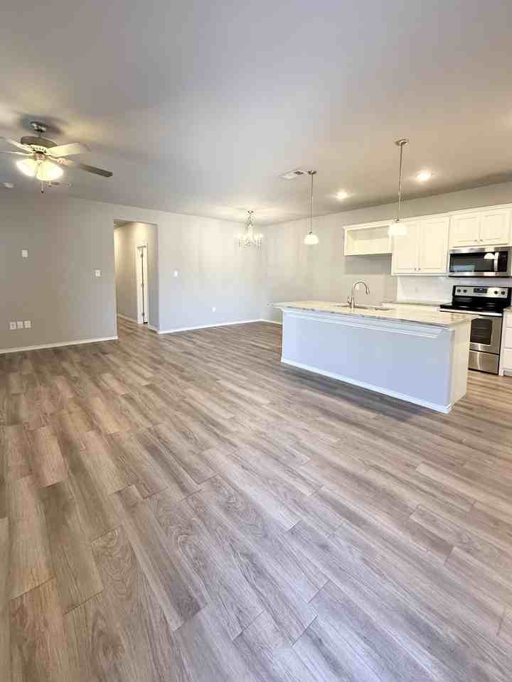 1217 Preston Trl #A - Photo 4 of 32