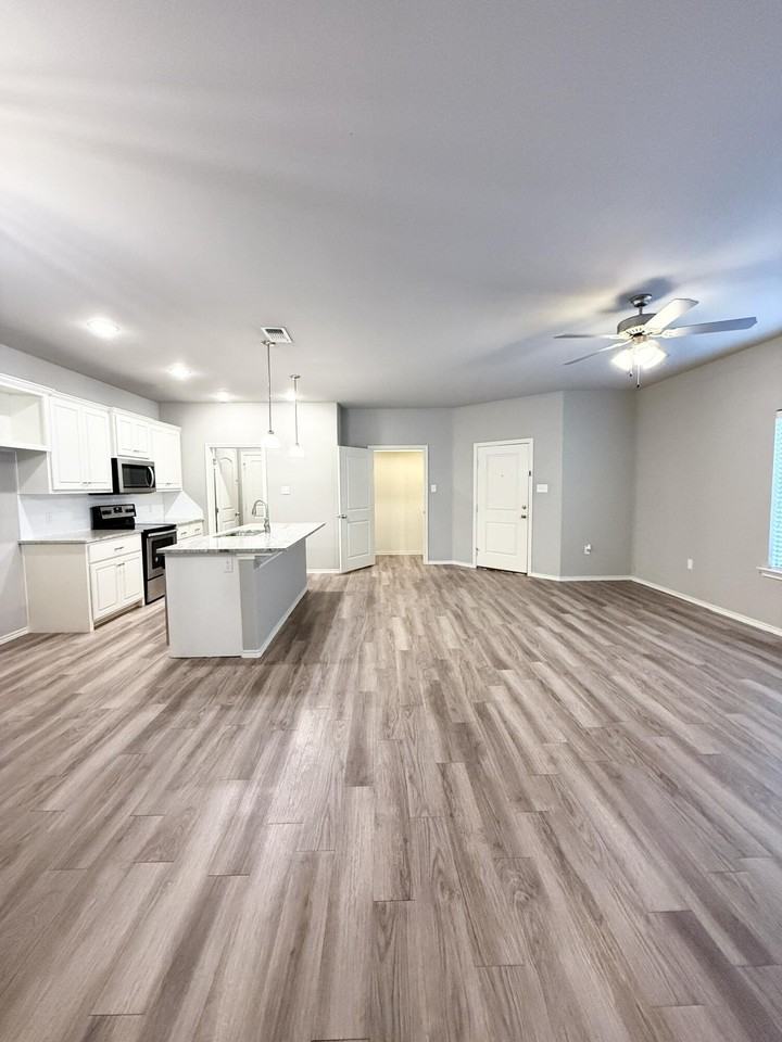 1217 Preston Trl #A - Photo 6 of 32