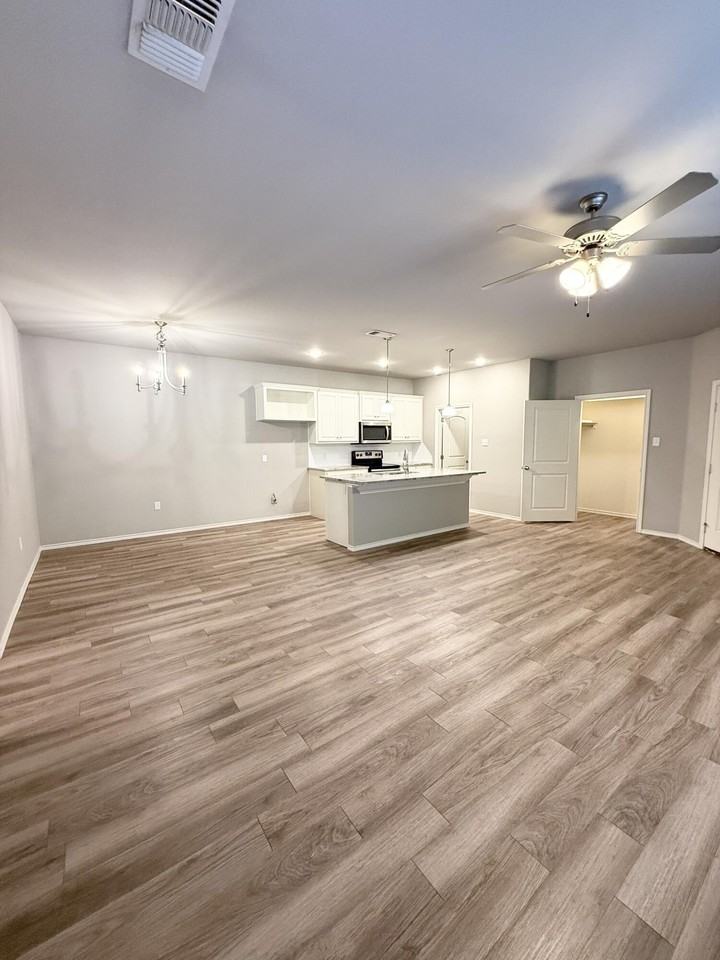 1217 Preston Trl #A - Photo 7 of 32