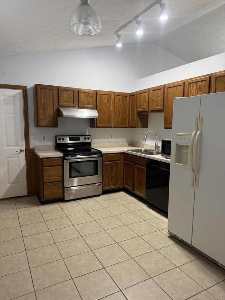 2137 Call Dr - Photo 5 of 13