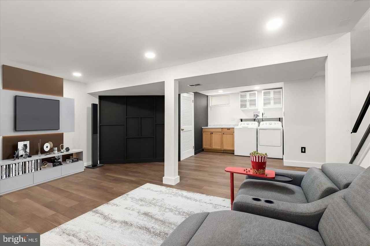 517 Winters Ln - Photo 4 of 44