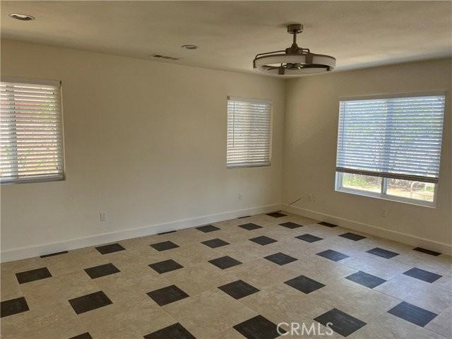 320 Woodruff Dr - Photo 3 of 8