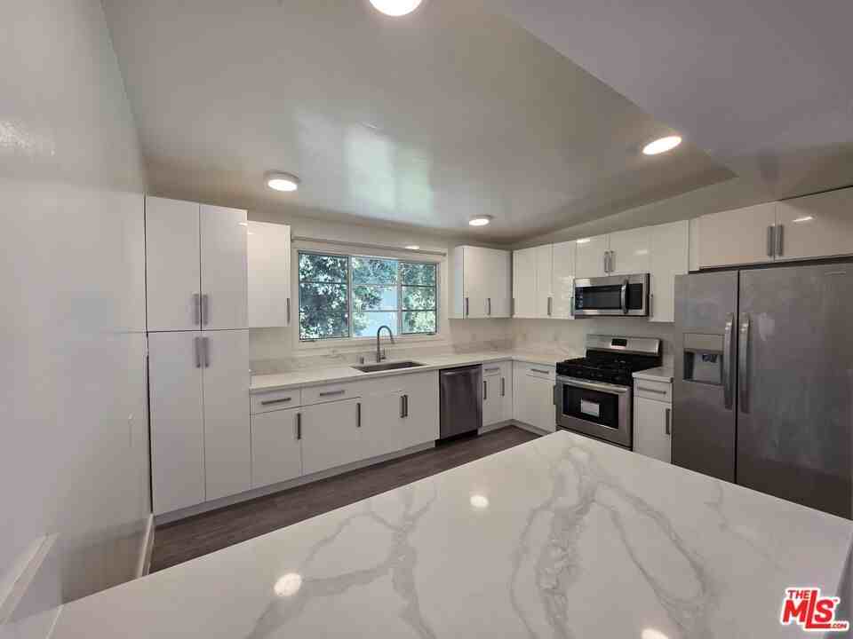1635 S Beverly Glen Blvd #6 - Photo 2 of 8