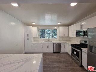 1635 S Beverly Glen Blvd #6 - Photo 3 of 8