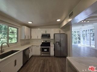 1635 S Beverly Glen Blvd #6 - Photo 4 of 8