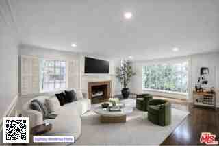 214 S Spalding Dr - Photo 4 of 8