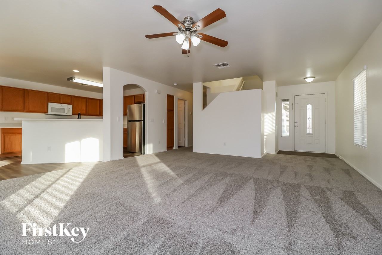 22031 W Solano Dr - Photo 4 of 15