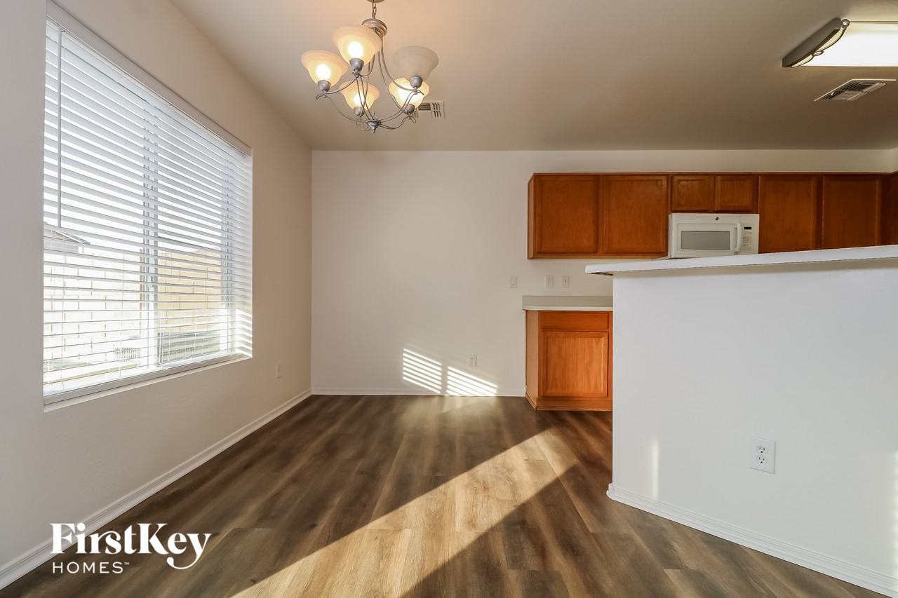 22031 W Solano Dr - Photo 5 of 15