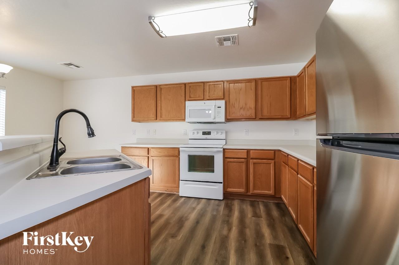 22031 W Solano Dr - Photo 6 of 15