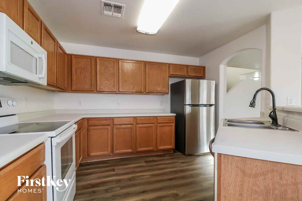 22031 W Solano Dr - Photo 7 of 15
