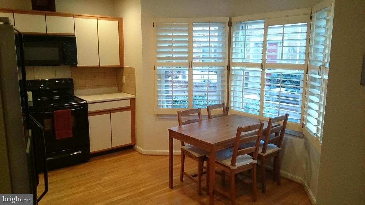 618 N Tazewell St - Photo 6 of 30
