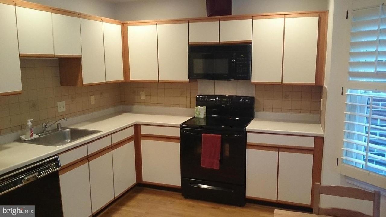 618 N Tazewell St - Photo 7 of 30