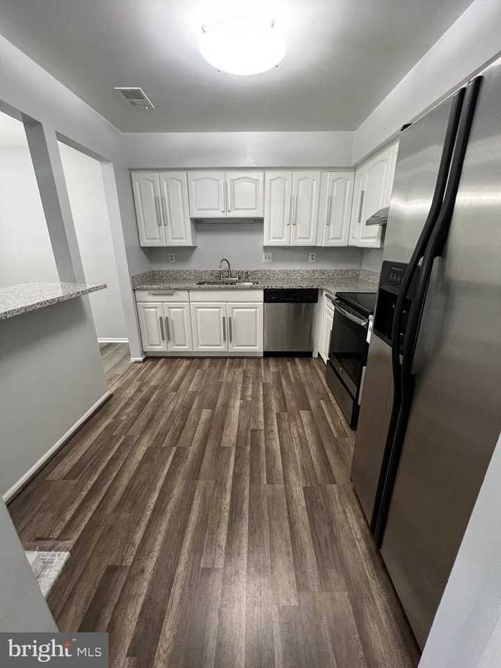 2864 Madeira Ct - Photo 2 of 20