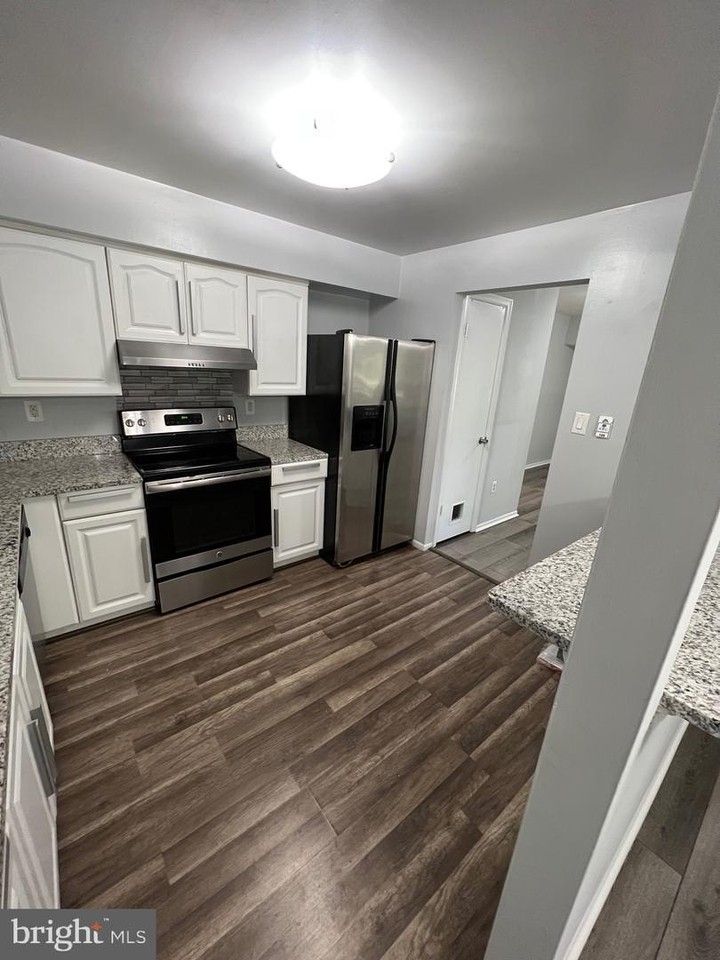 2864 Madeira Ct - Photo 3 of 20