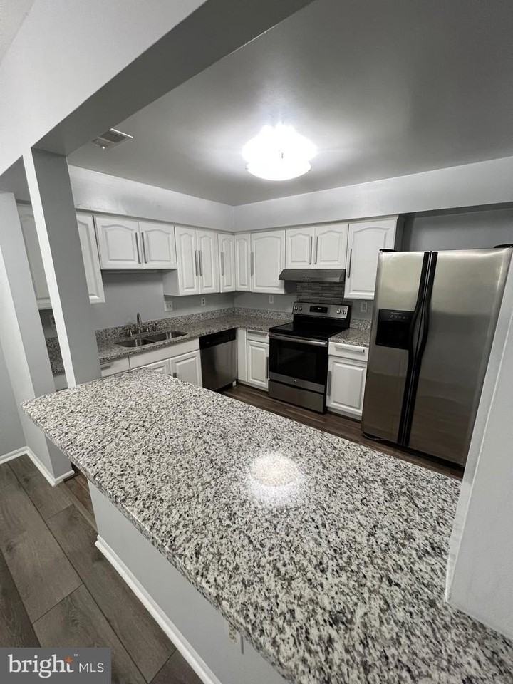 2864 Madeira Ct - Photo 4 of 20