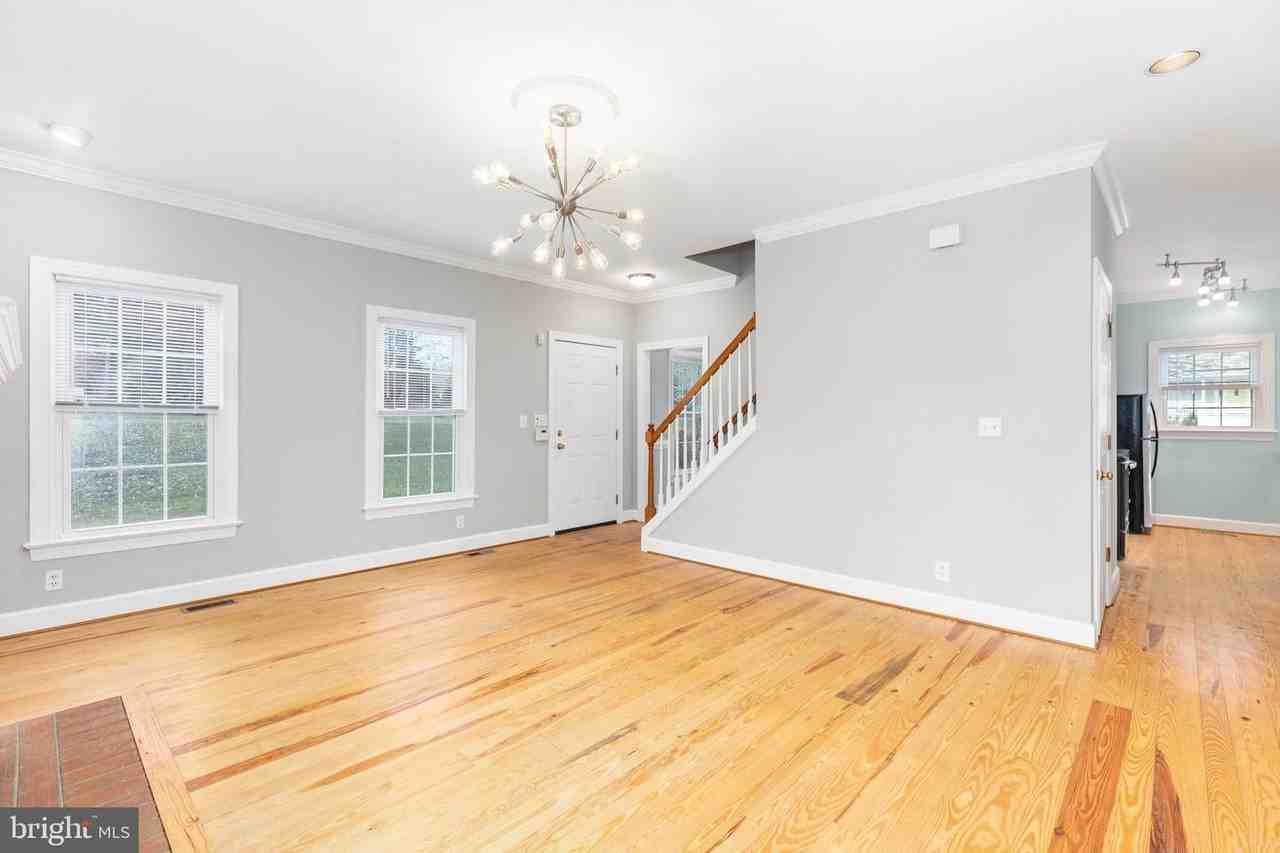 1445 Heatherstone Dr - Photo 6 of 40