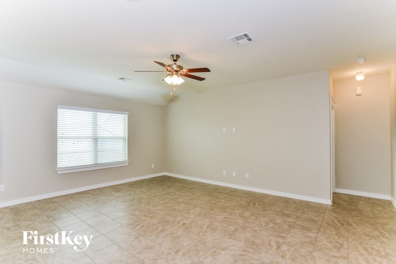 10518 Rosalina Loop - Photo 2 of 15