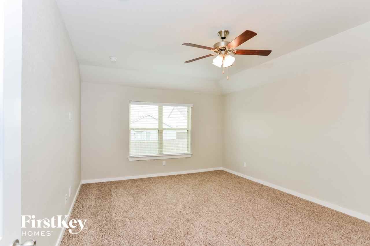 10518 Rosalina Loop - Photo 6 of 15