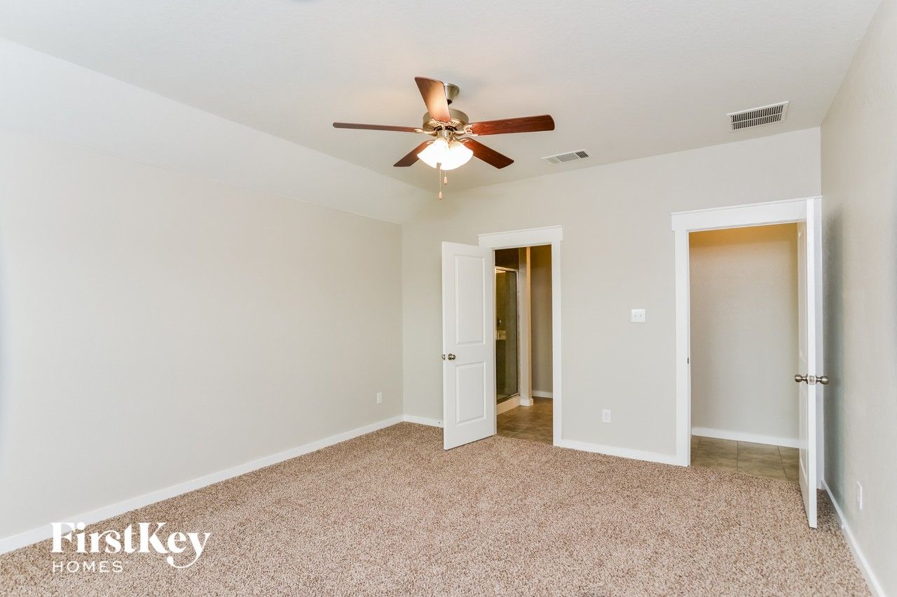10518 Rosalina Loop - Photo 7 of 15