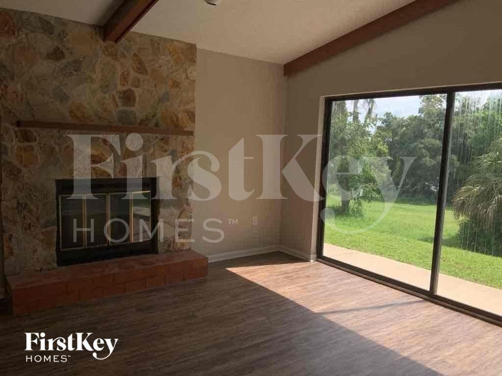 1451 Oak Pl - Photo 2 of 16