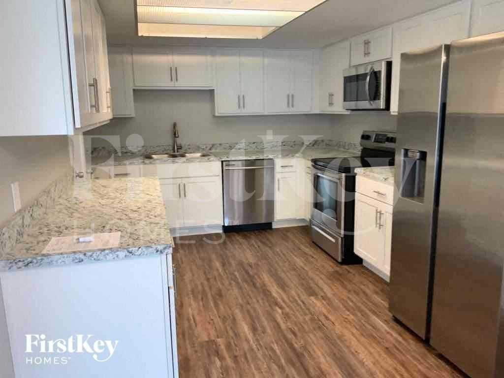 1451 Oak Pl - Photo 3 of 16