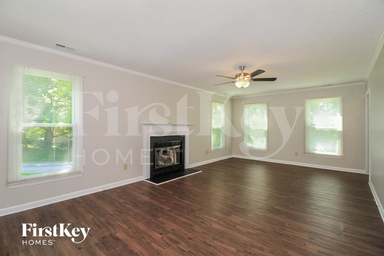 7089 Avenbury Cir - Photo 3 of 15