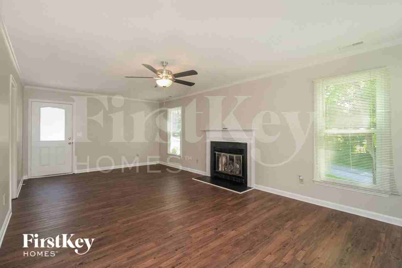 7089 Avenbury Cir - Photo 4 of 15