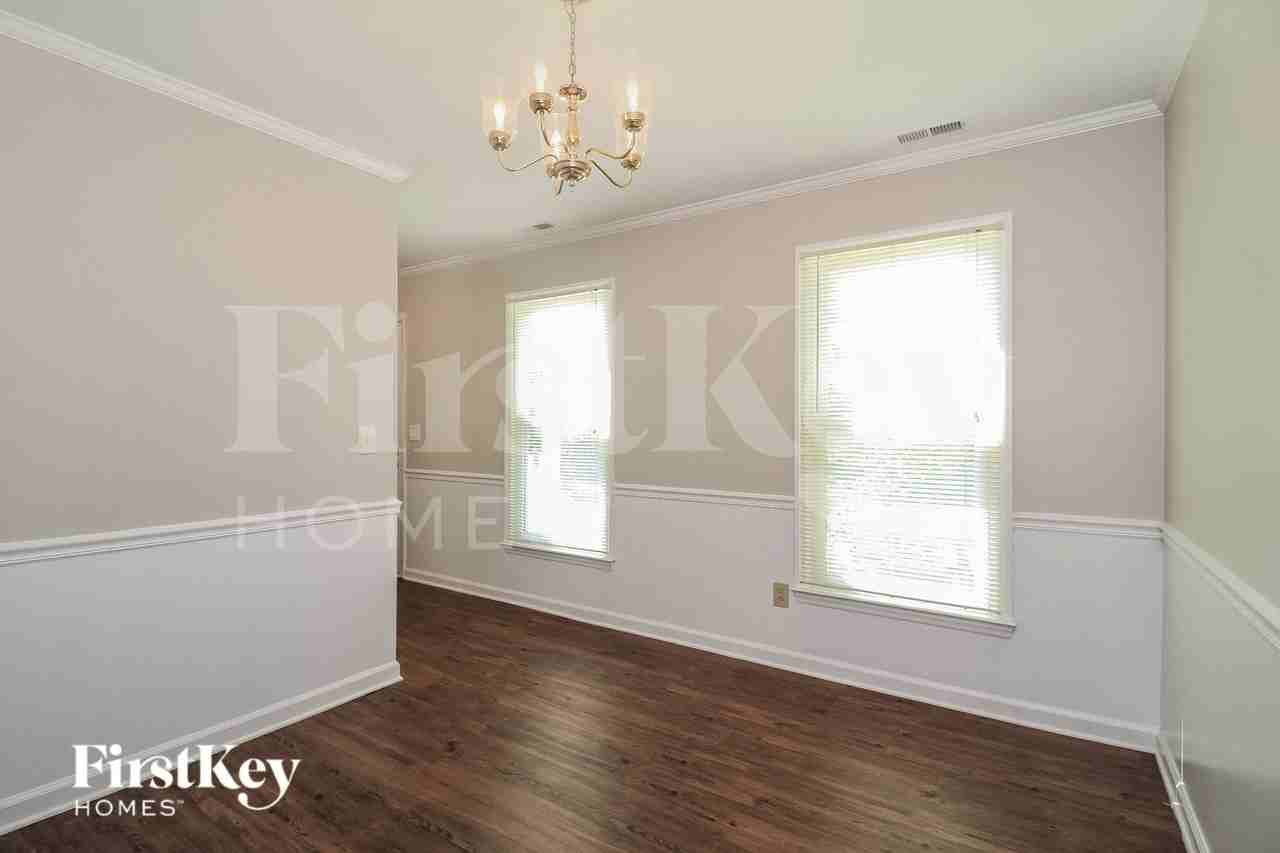 7089 Avenbury Cir - Photo 5 of 15