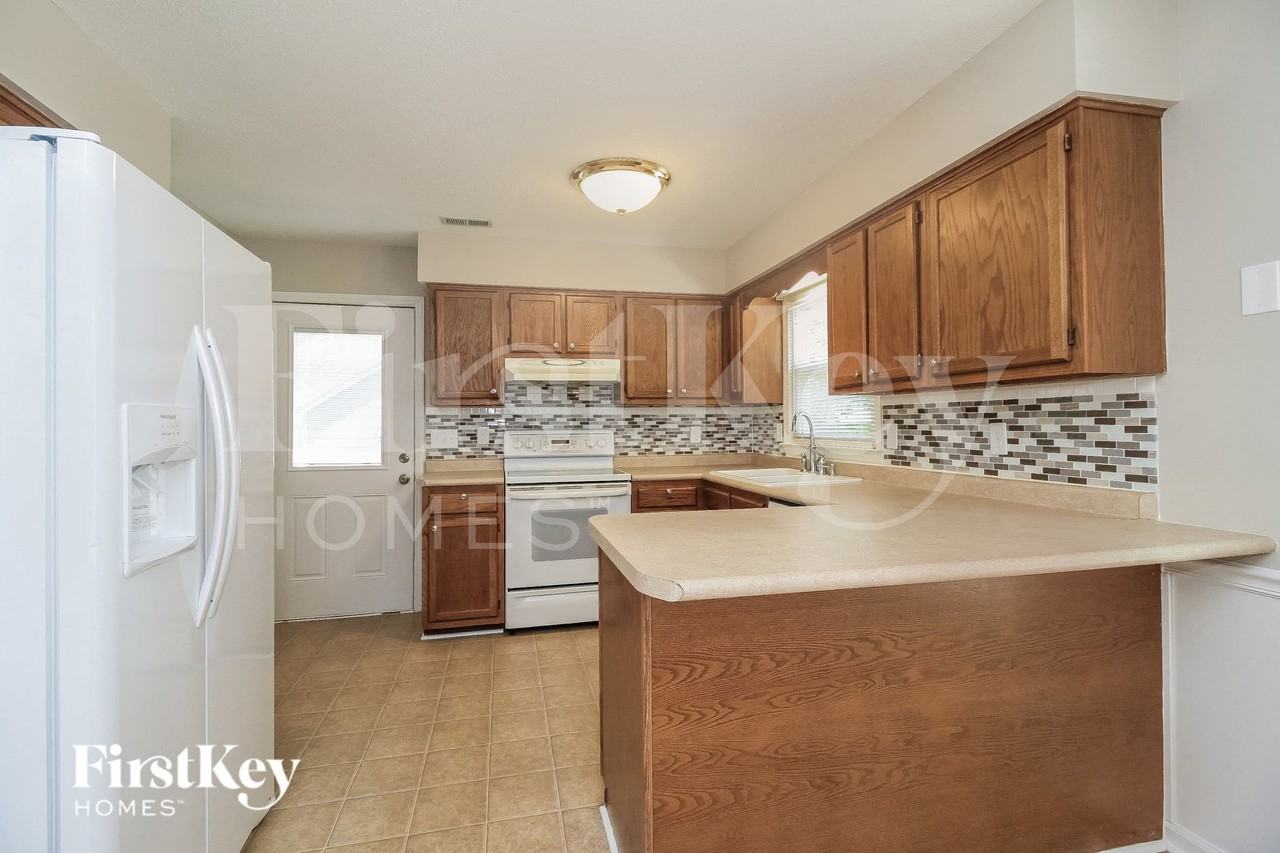 7089 Avenbury Cir - Photo 7 of 15