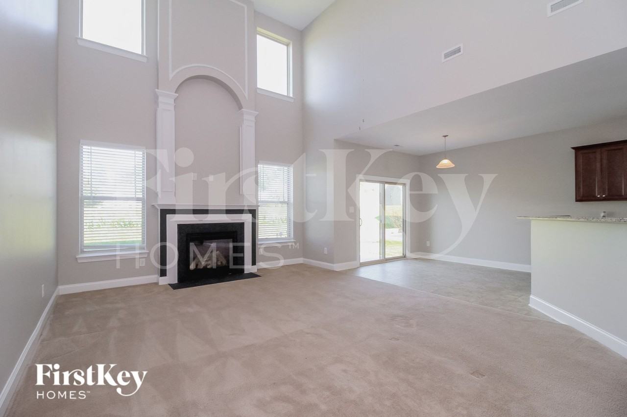 114 Rosemont Ln - Photo 3 of 15