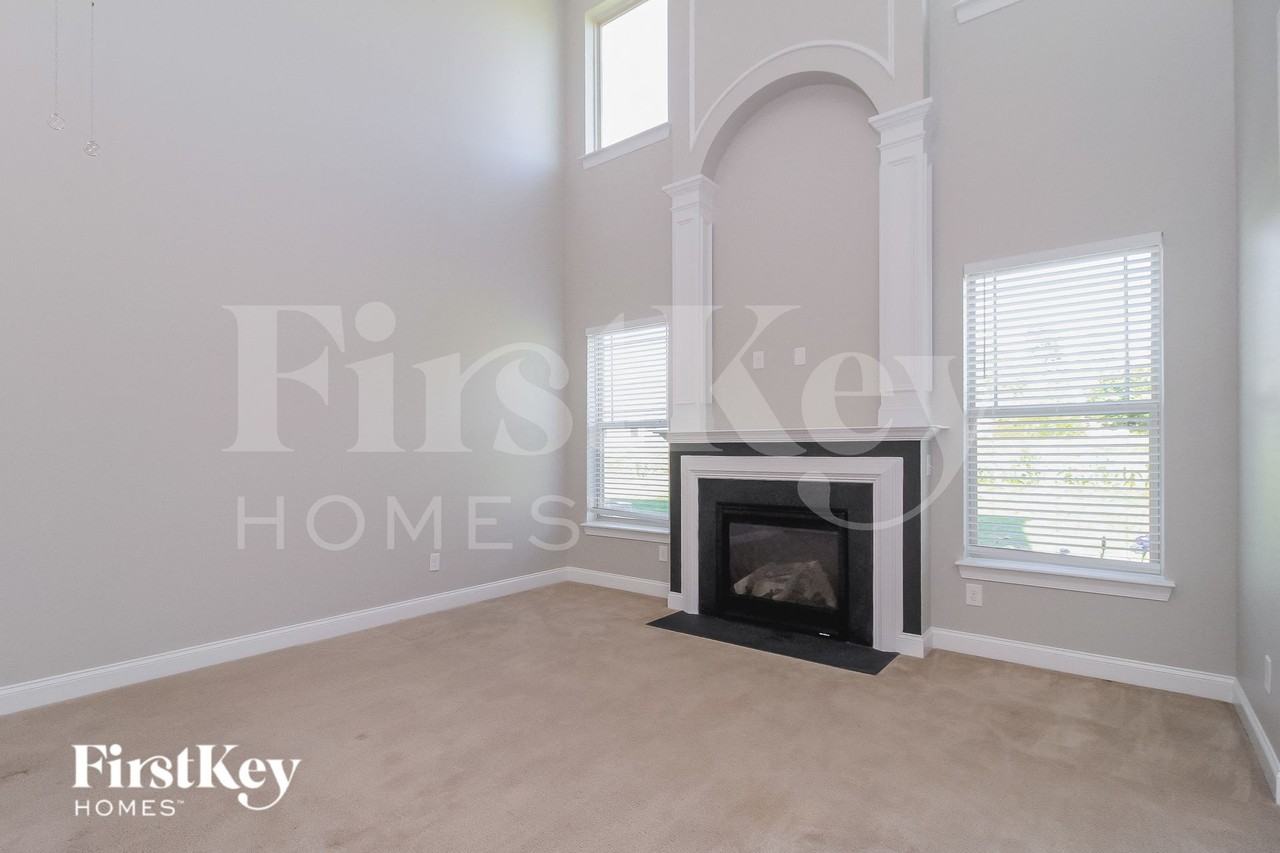114 Rosemont Ln - Photo 4 of 15