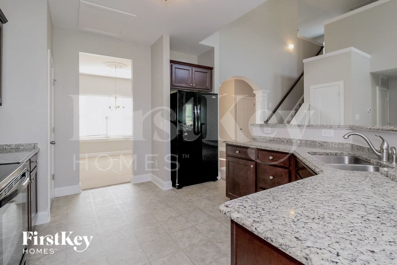 114 Rosemont Ln - Photo 6 of 15