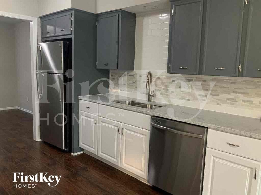 2412 Bridger Dr - Photo 3 of 15