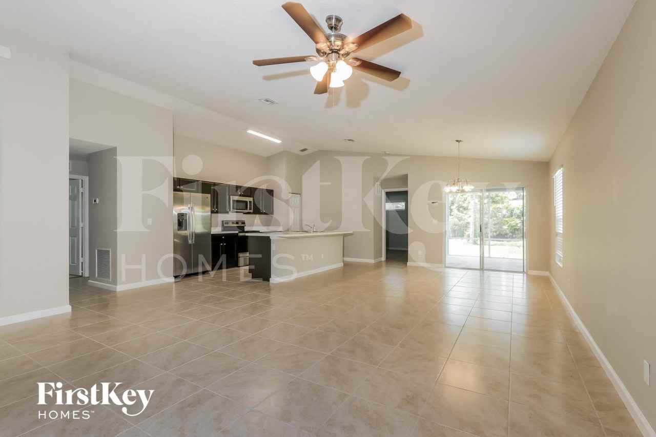 1902 Sw Janette Ave - Photo 4 of 15