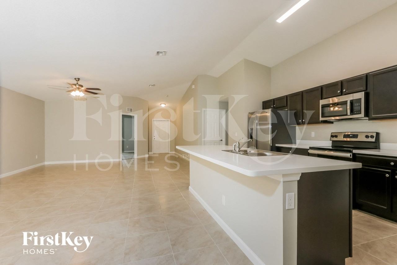 1902 Sw Janette Ave - Photo 5 of 15
