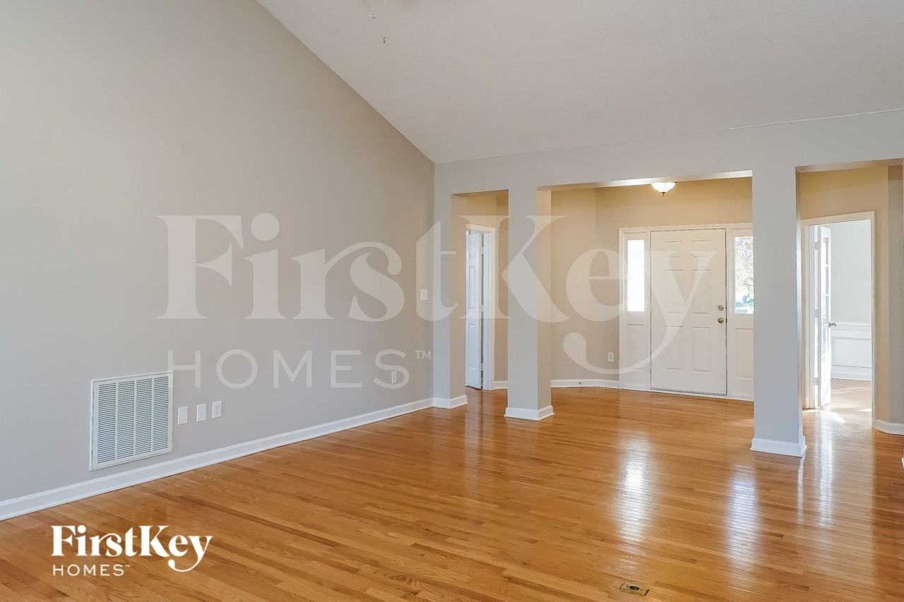 3665 Oak Chase Dr - Photo 3 of 15