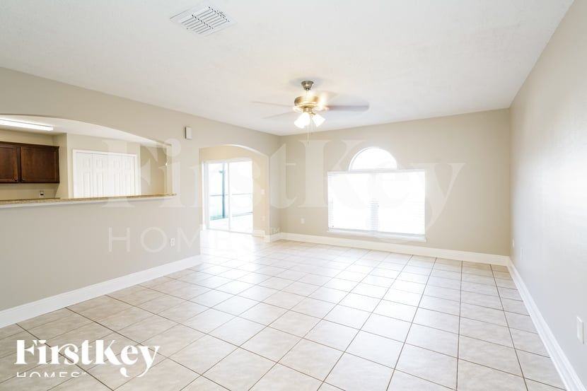 10714 Opus Dr - Photo 2 of 15