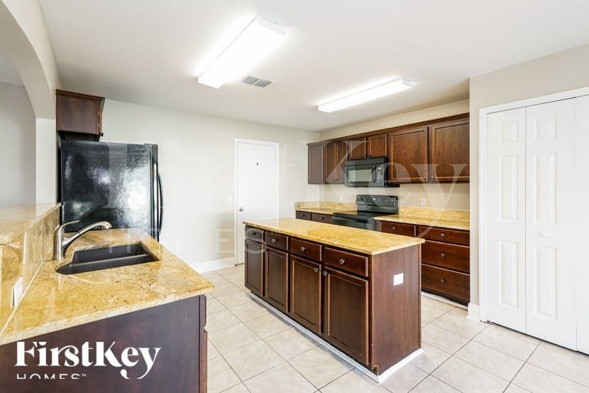10714 Opus Dr - Photo 6 of 15