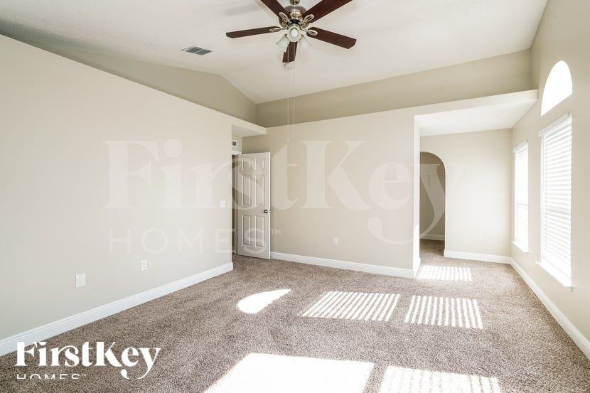 10714 Opus Dr - Photo 7 of 15