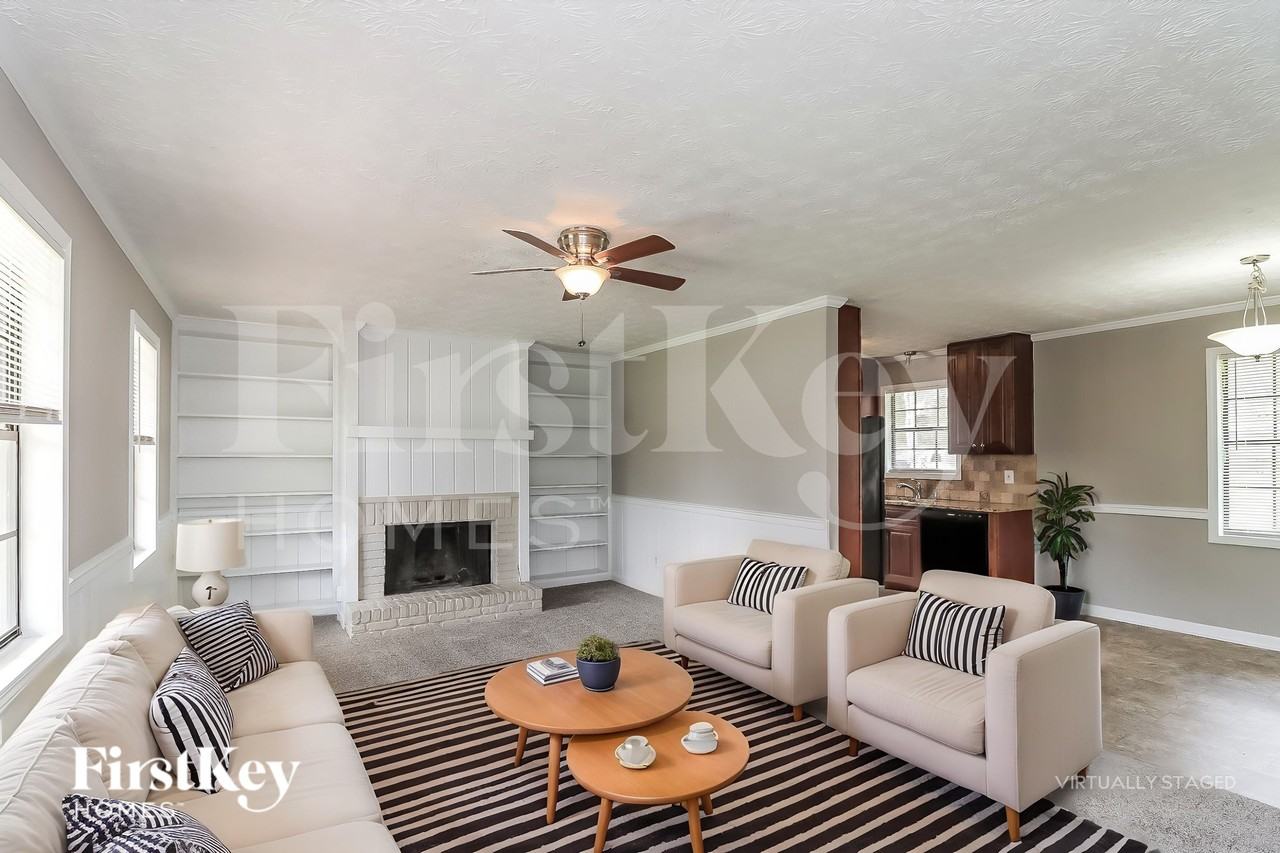 3762 Cambridge Dr Sw - Photo 4 of 18